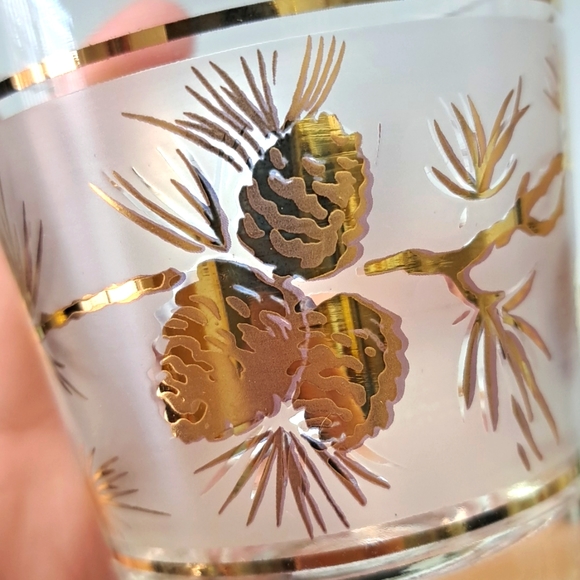 - Mid Century Modern set of 4 lowball glasses with gold pine cone  design - Picture 4 of 9